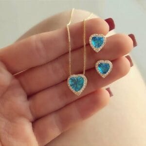 Conjunto Coração Pequeno de Cristal Azul Piscina e Zircônias Diamond Dourado