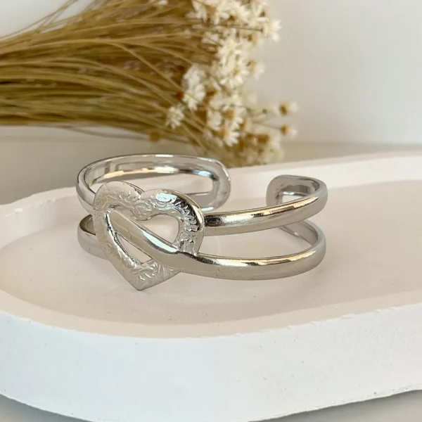 Bracelete coração fivelado em aço inoxidável