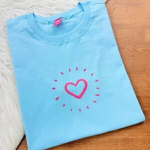 TSHIRT DESENHO CORAÇÃO RAIOS DE SOL